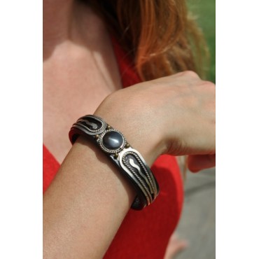 Bracelet cuir et pierre onyx.